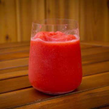 Frozen Strawberry Lemonade - The Nessy Kitchen