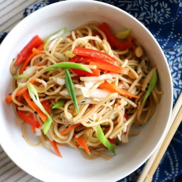 Noodles cooked with sliced vegetables.