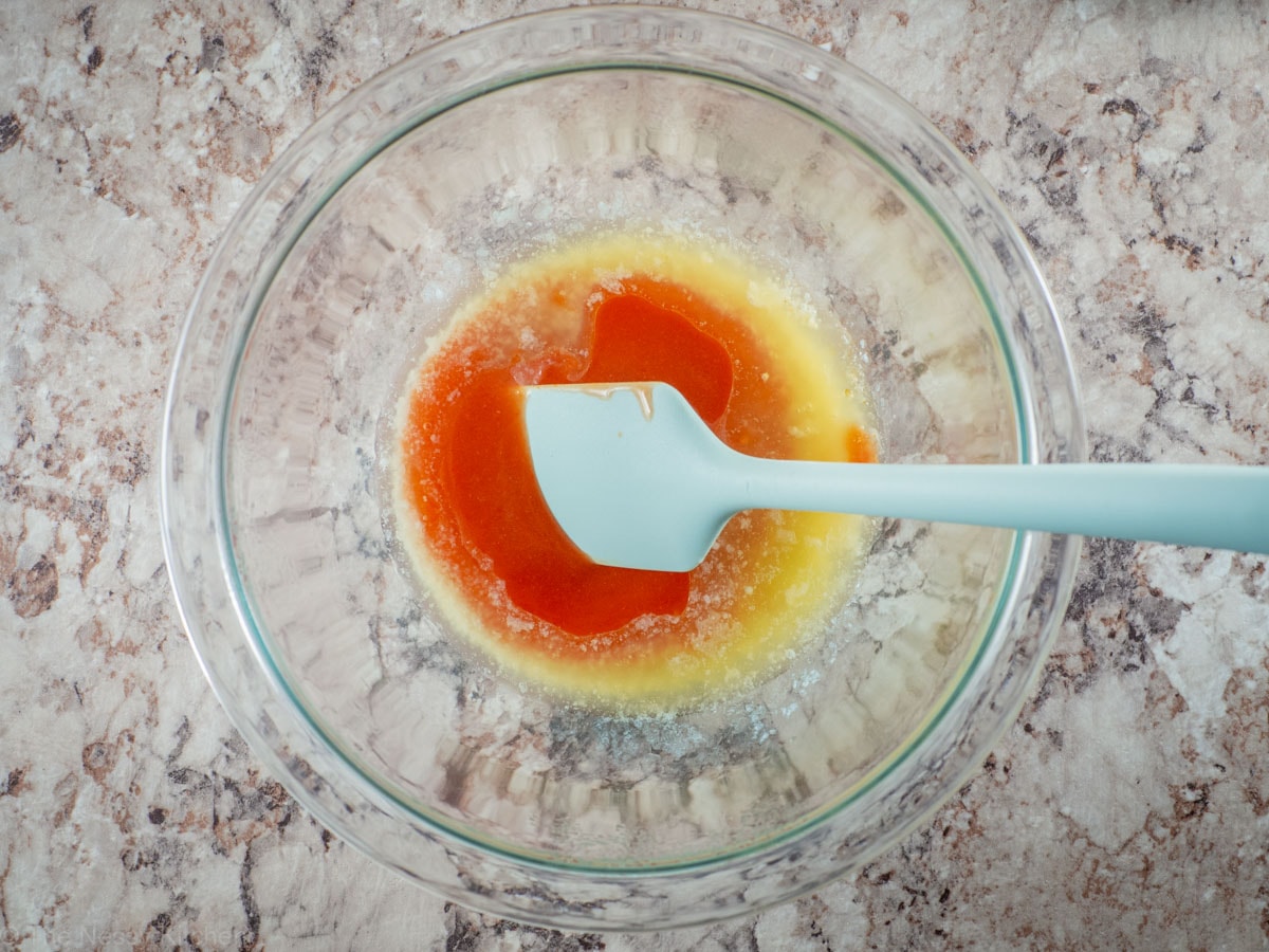 Hot sauce and butter mixed together in a bowl.