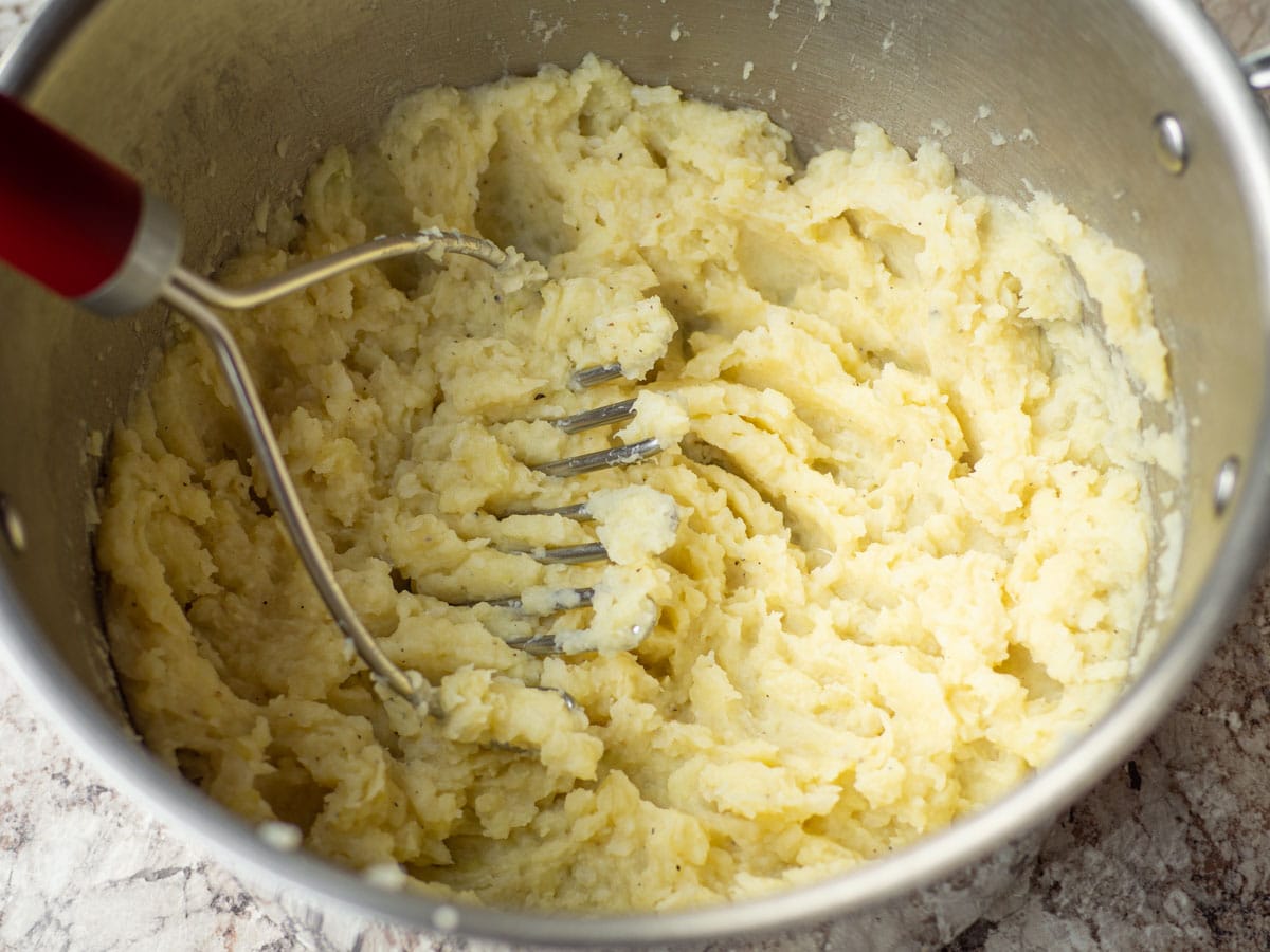 Mashed potatoes and cauliflower in a pot.